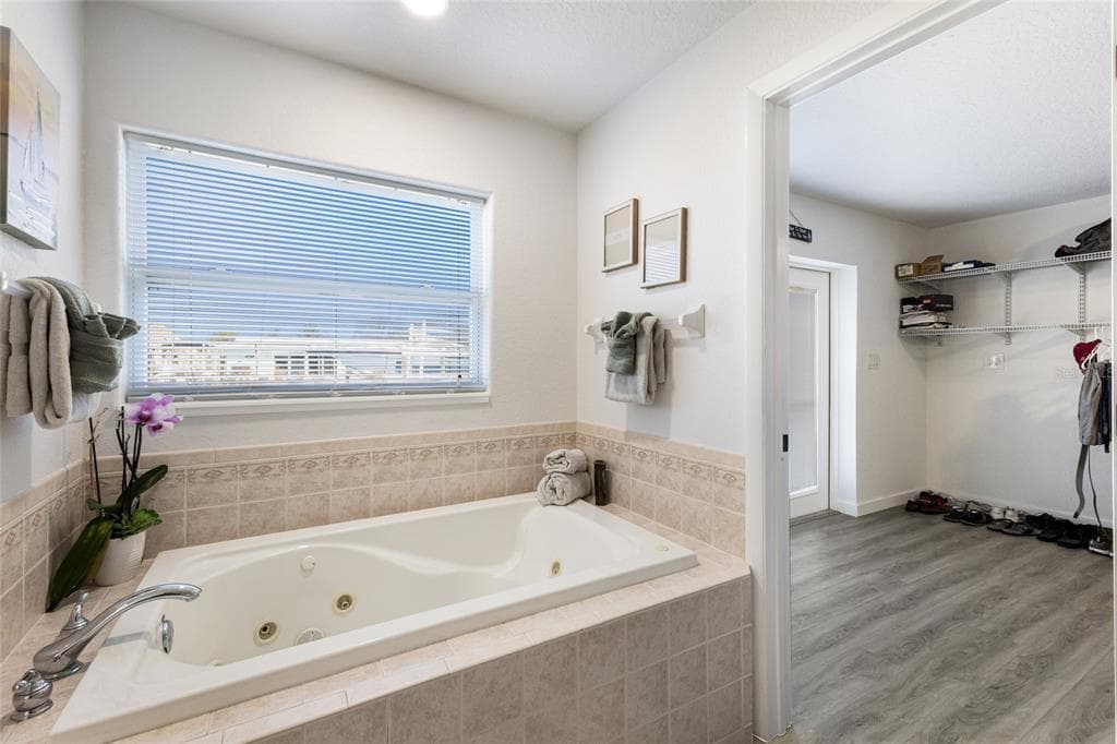 10316 KINGFISHER ROAD W photo 14