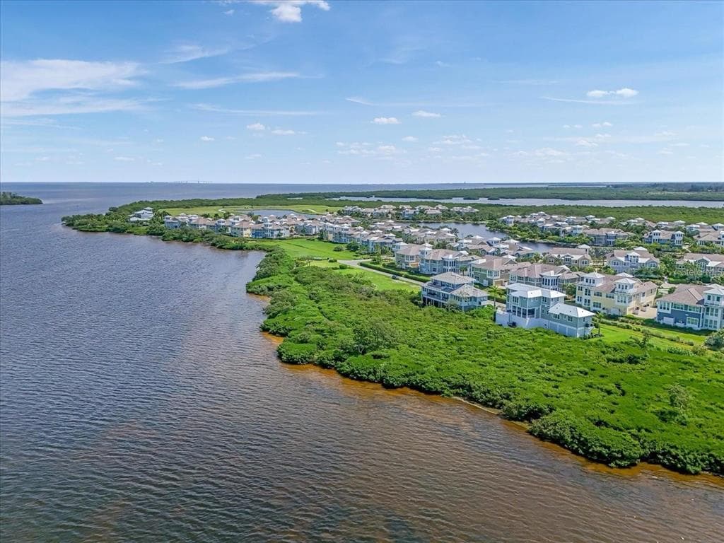 324 HARBOUR SOUND COURT photo 5