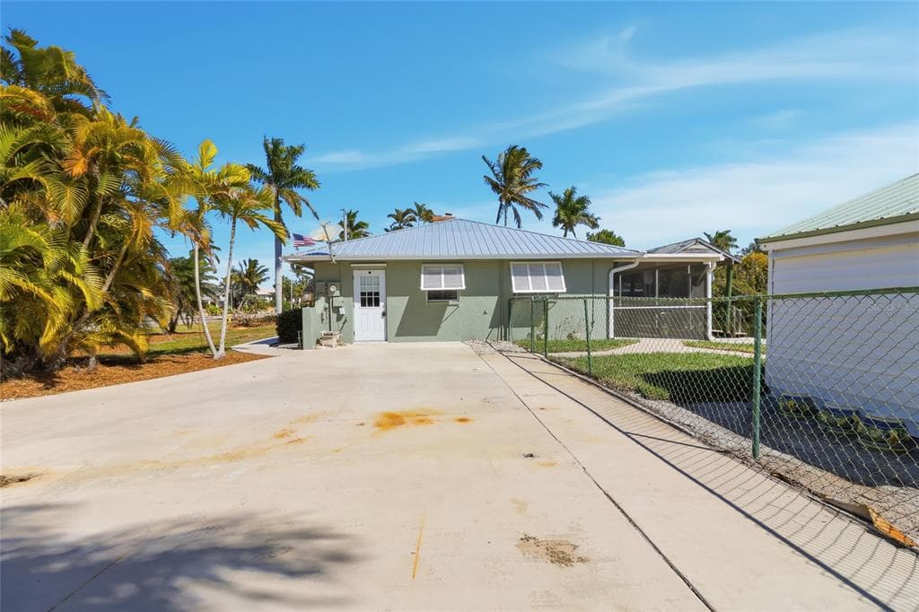 2740 SANIBEL BOULEVARD photo 15