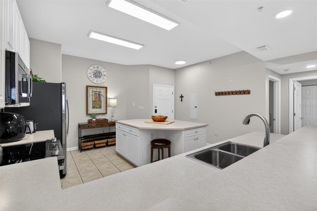 80 SURFVIEW DRIVE 811 photo 6