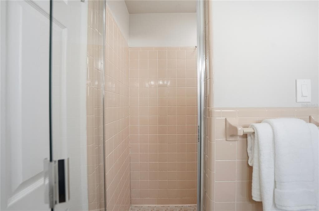 541 LILLIAN DRIVE photo 23