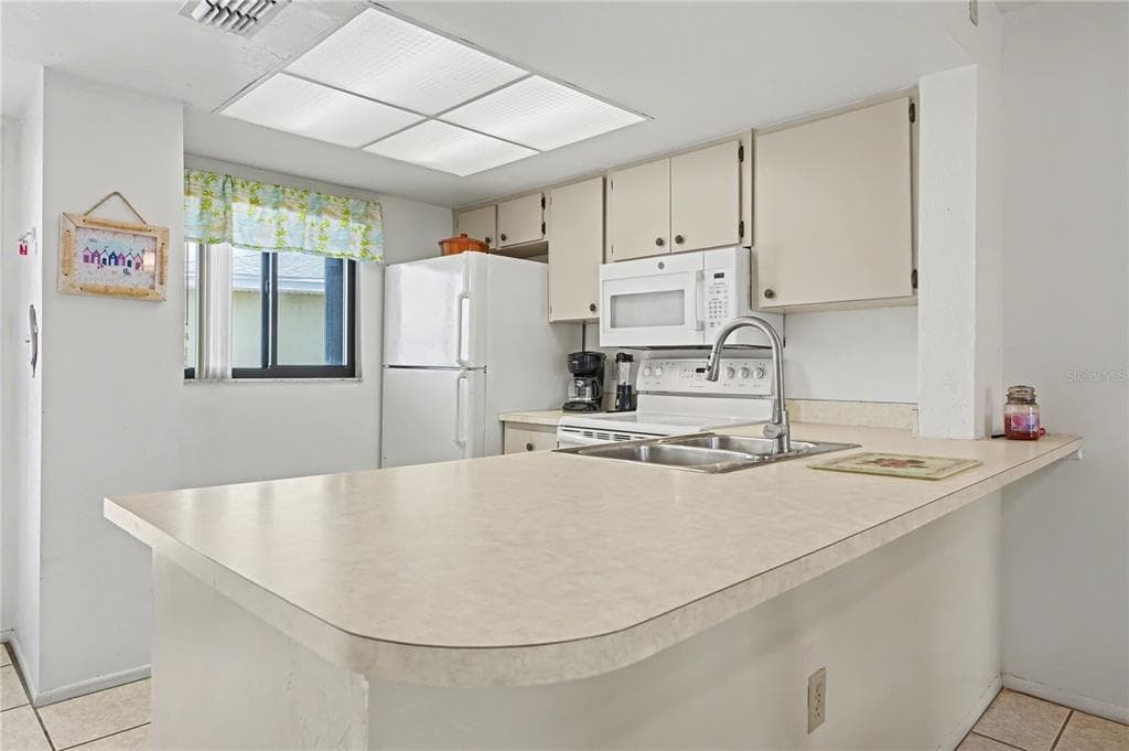 25225 RAMPART BOULEVARD 1606 photo 18