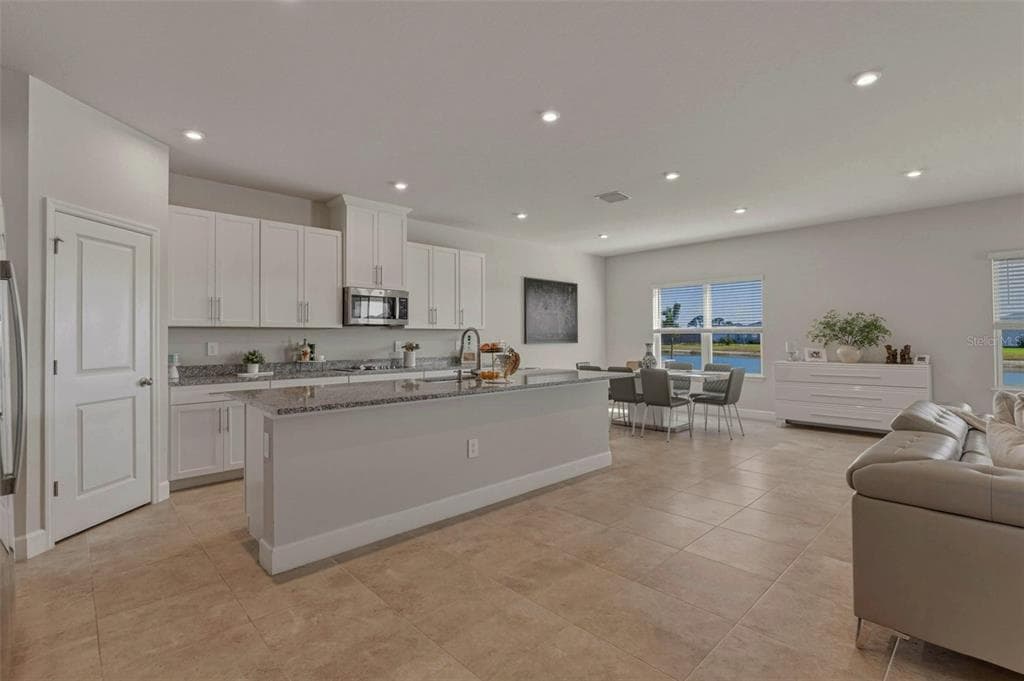 16390 QUEEN PALM DRIVE photo 13