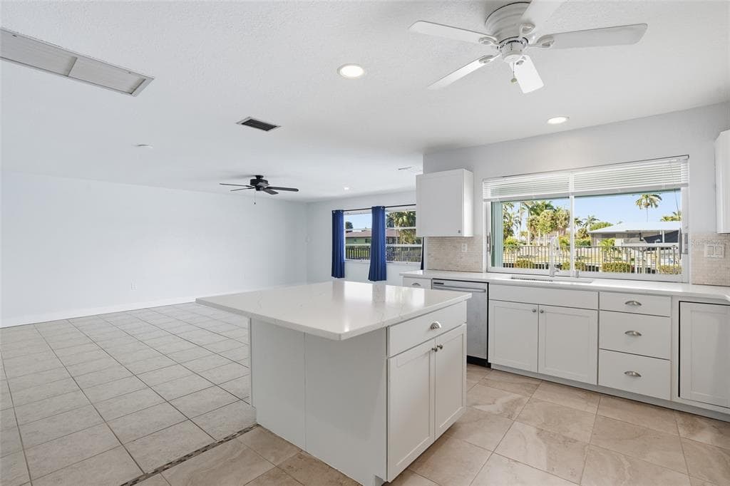 405 TOWER DRIVE photo 9