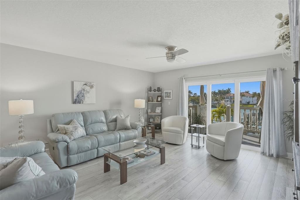544 PINELLAS BAYWAY S TH13 photo 15