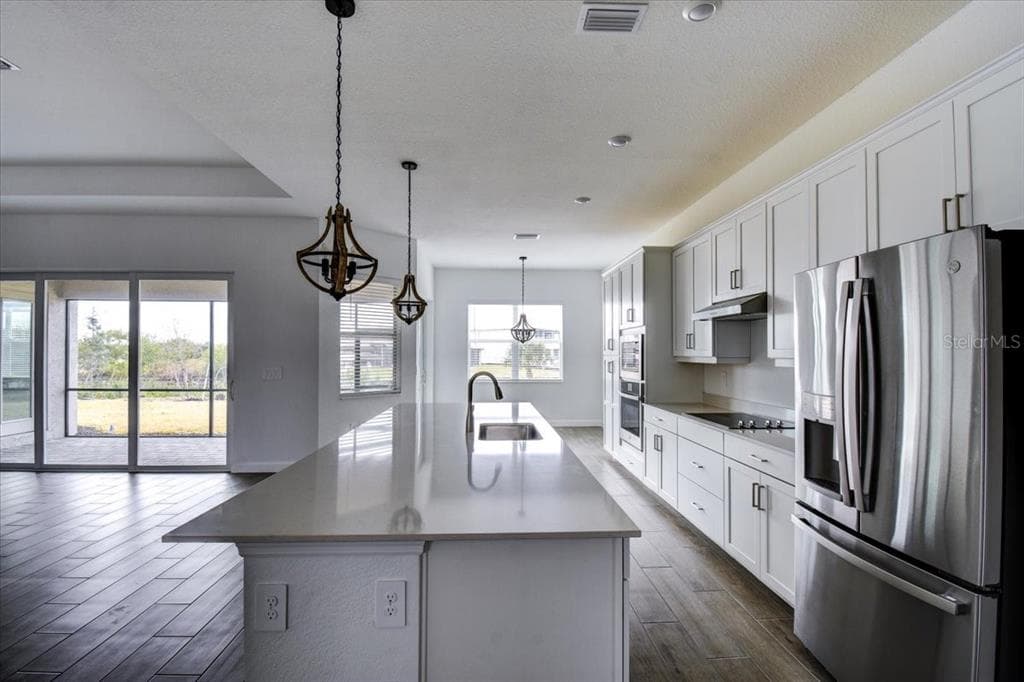7796 LAKES EDGE LANE photo 7