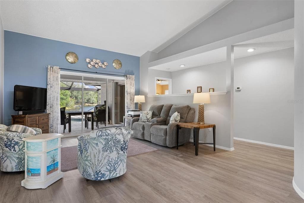 5009 SOUTHERN PINE CIRCLE photo 3