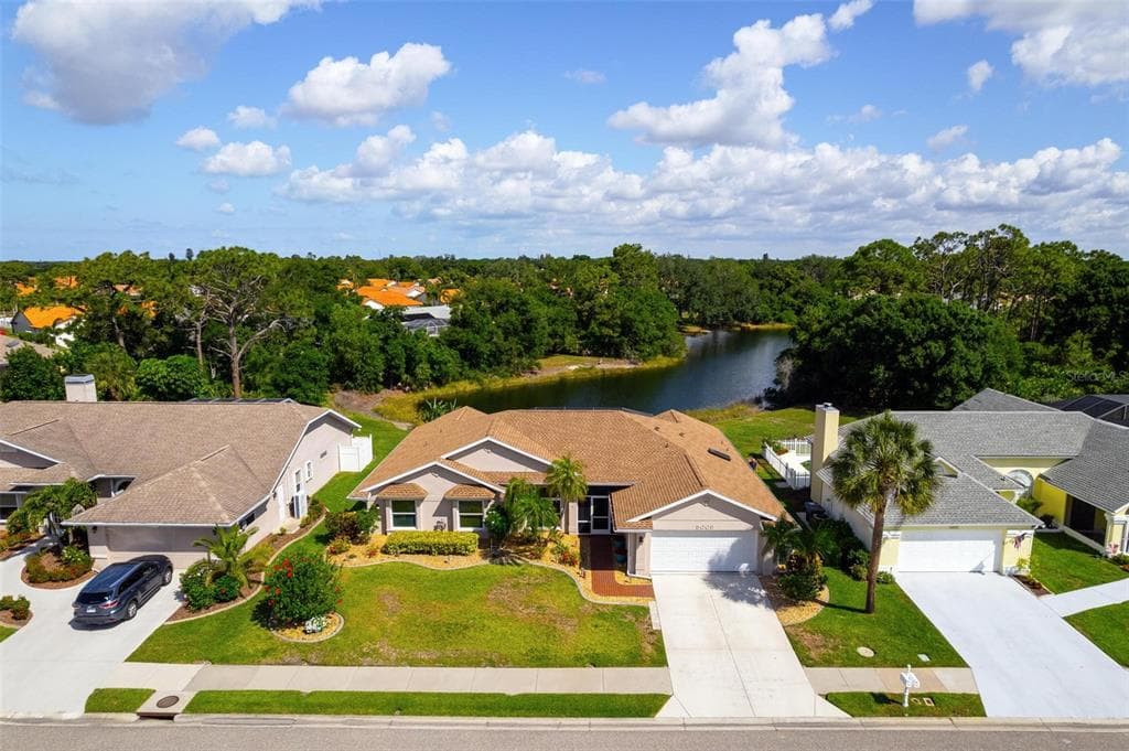 5009 SOUTHERN PINE CIRCLE photo 1
