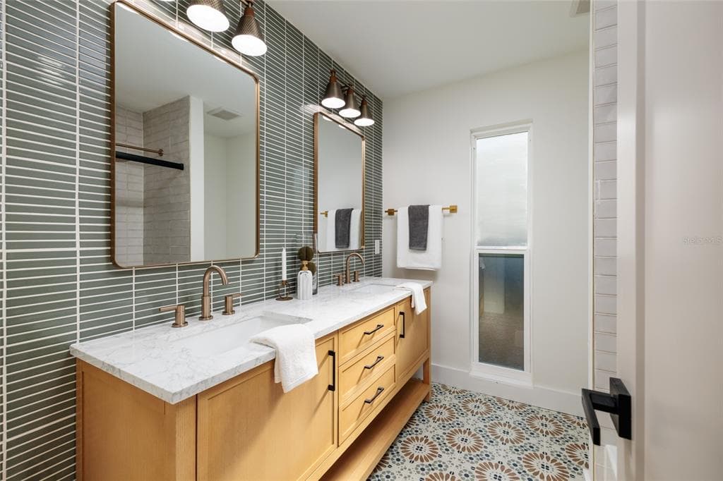 1985 MICHIGAN AVENUE NE photo 24