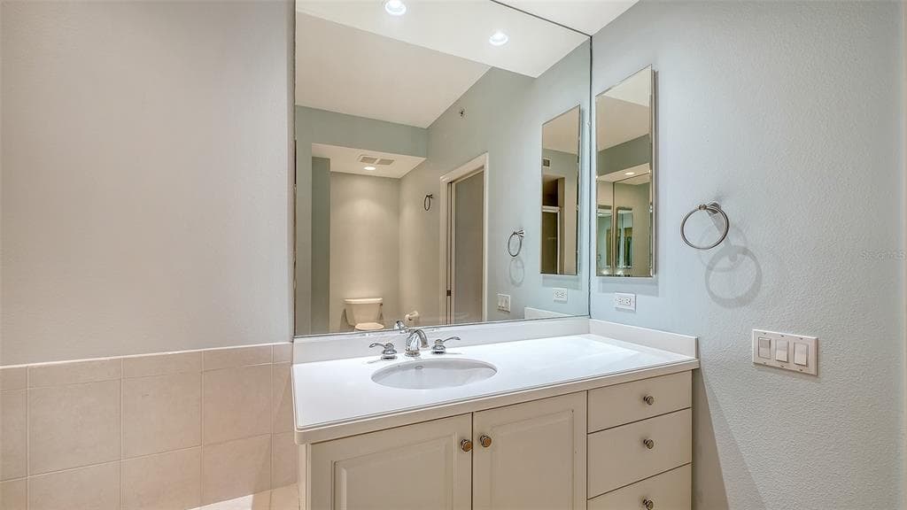 5235 PARISIENNE PLACE 101B28 photo 13
