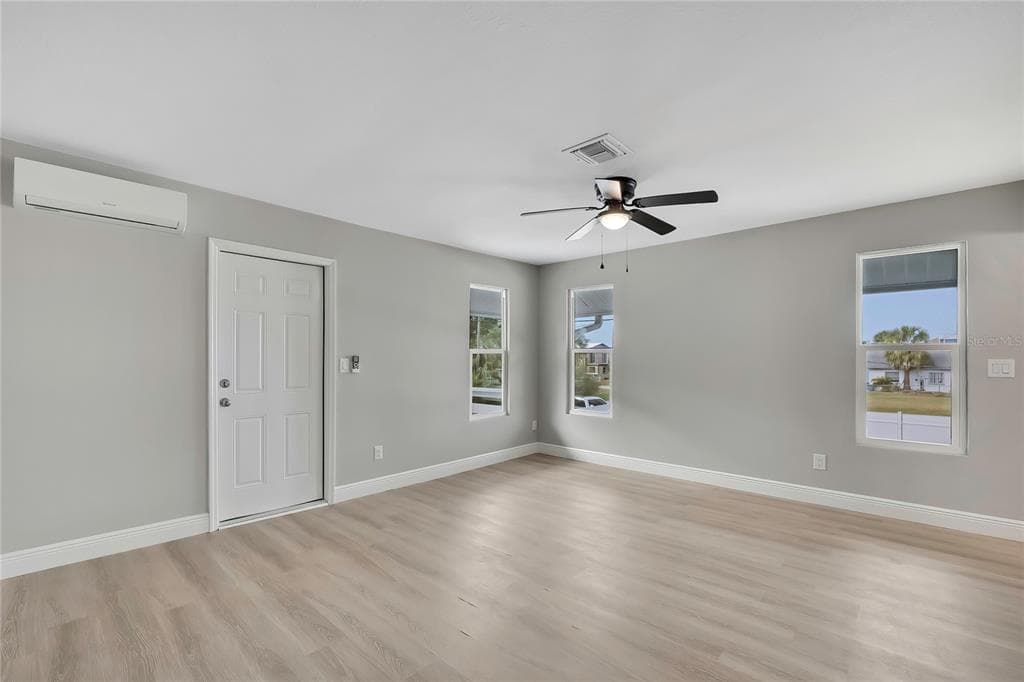 6703 SEAVIEW BOULEVARD photo 18