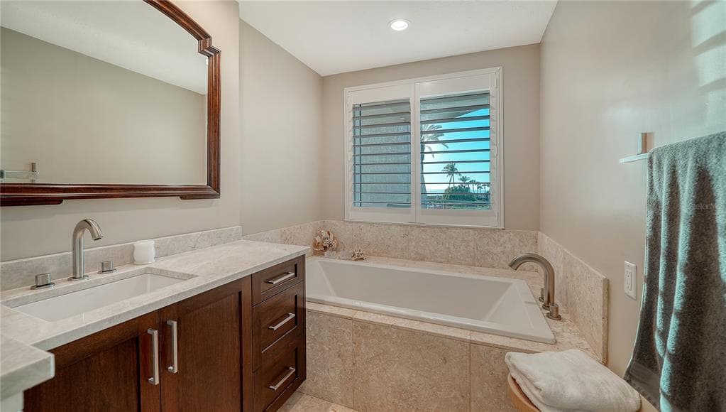 2165 GULF OF MEXICO DRIVE 115 photo 19