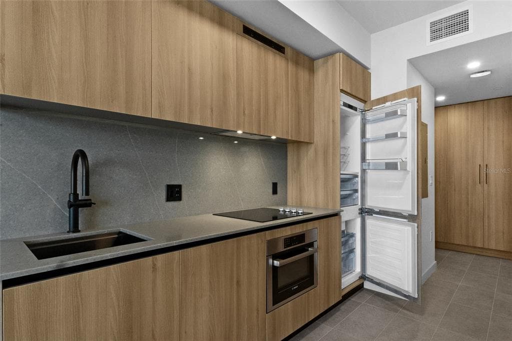 121 NE 5TH STREET 1500 photo 12