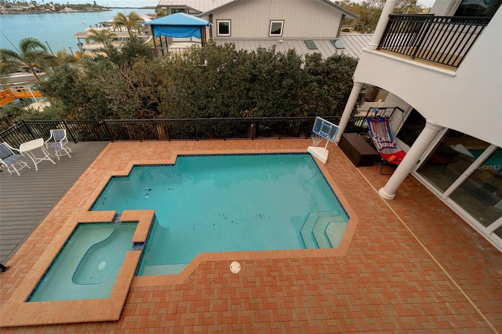 824 ISLAND WAY photo 19