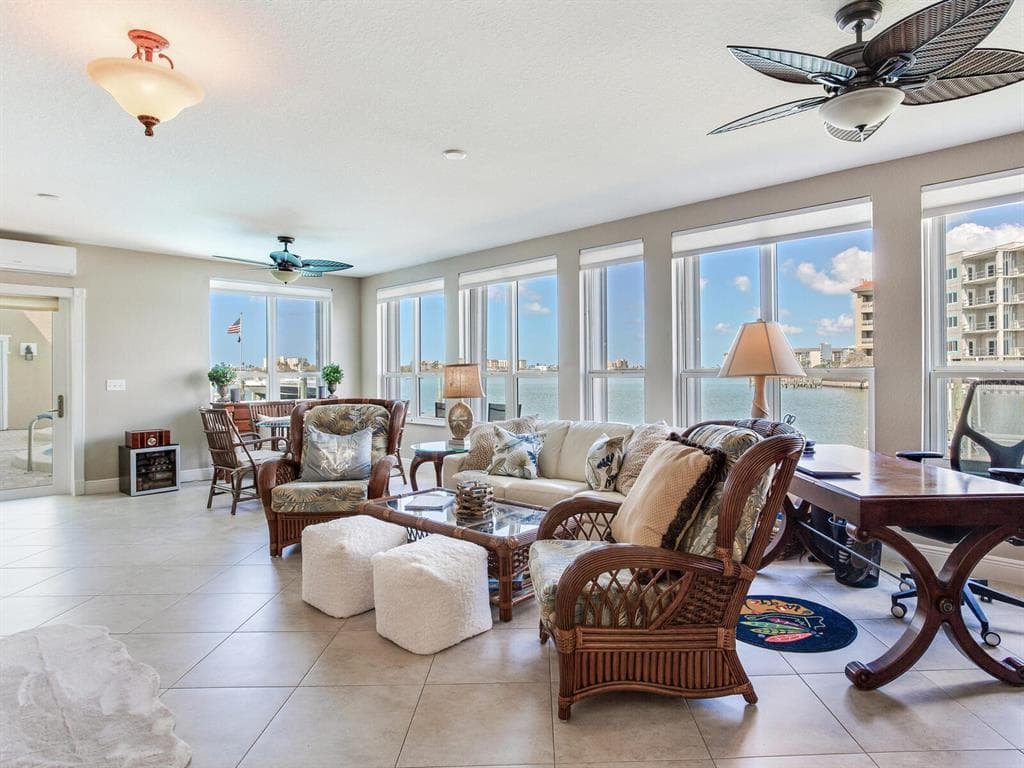 210 DOLPHIN POINT B photo 14