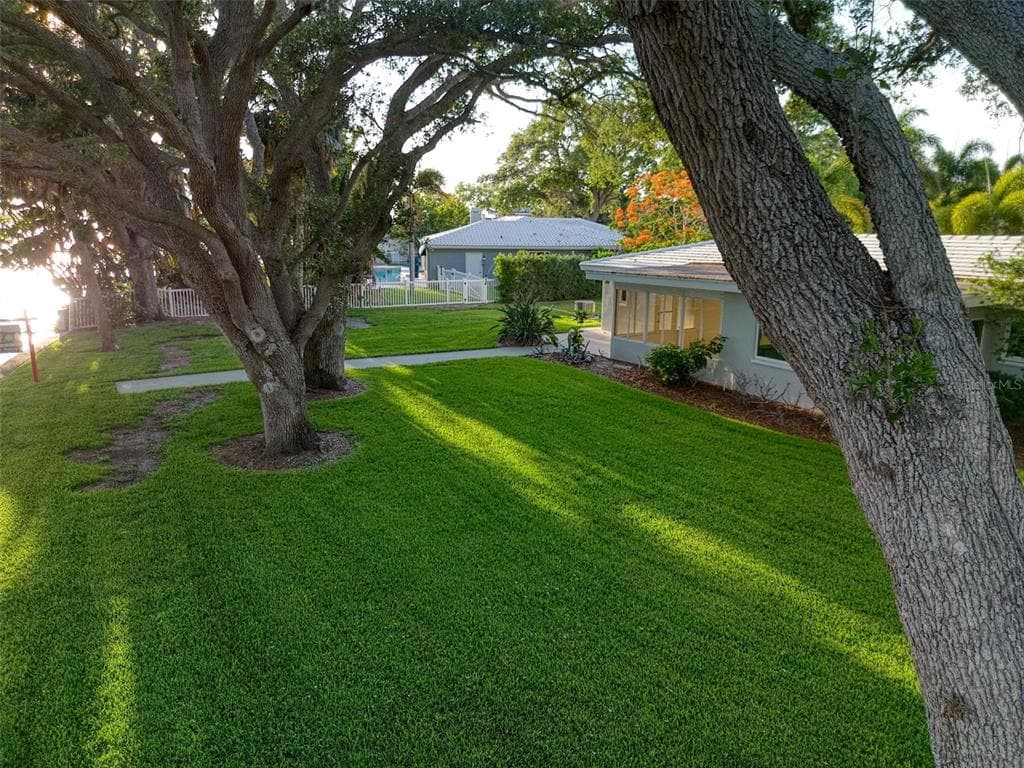 5 SHORE DRIVE photo 10