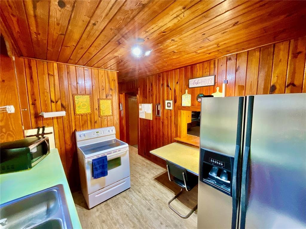 106 E SUNNYSIDE BEACH ROAD photo 14