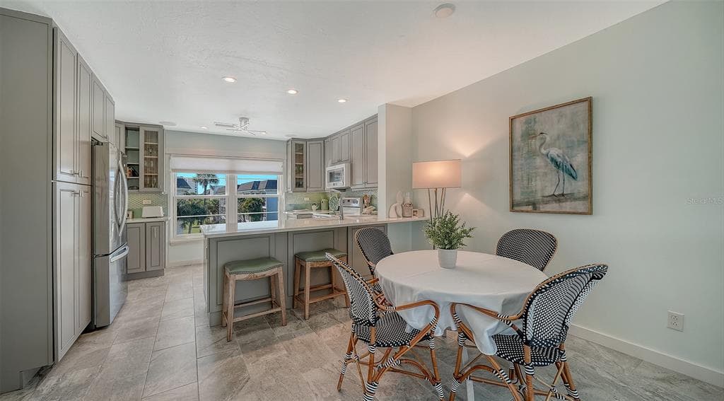 4440 EXETER DRIVE 301 photo 11