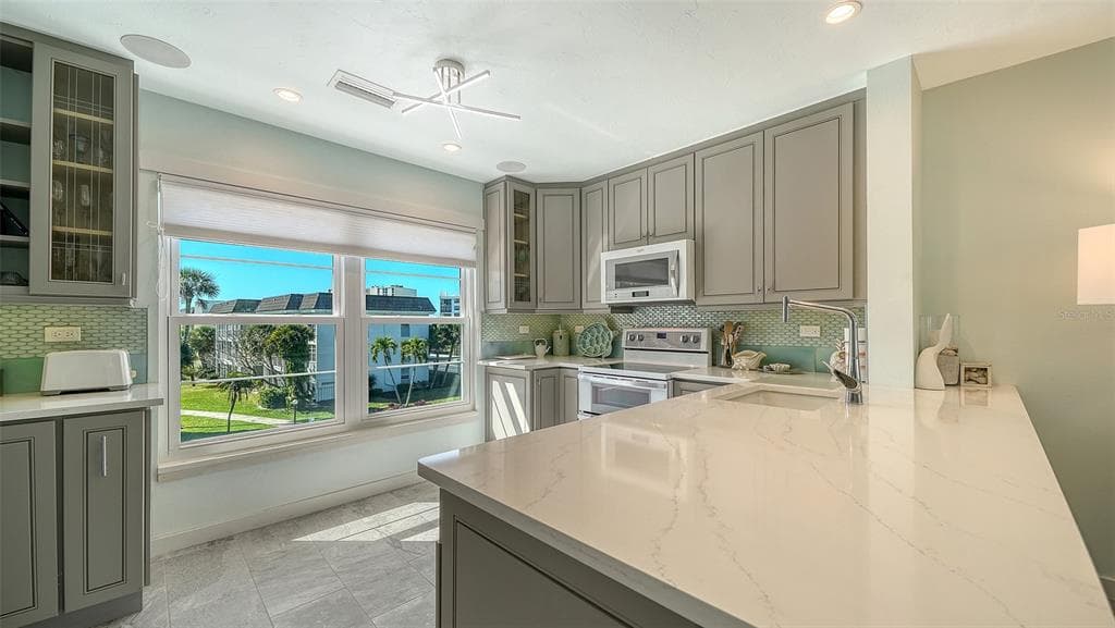 4440 EXETER DRIVE 301 photo 8