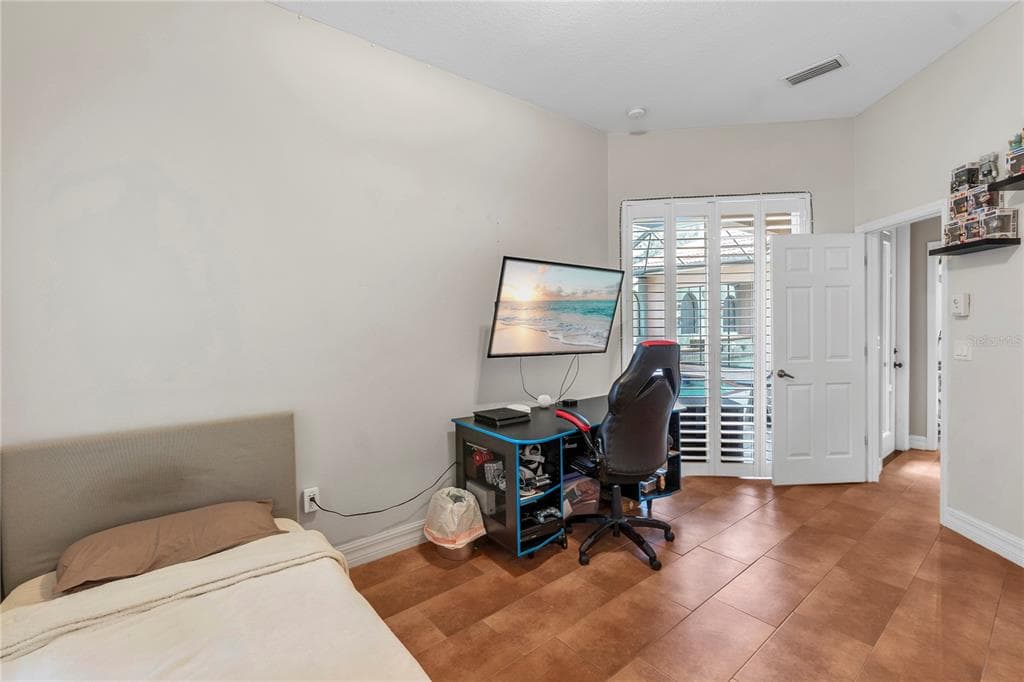 408 PARK TRACE BOULEVARD photo 13