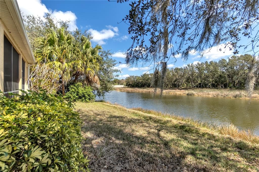 408 PARK TRACE BOULEVARD photo 24