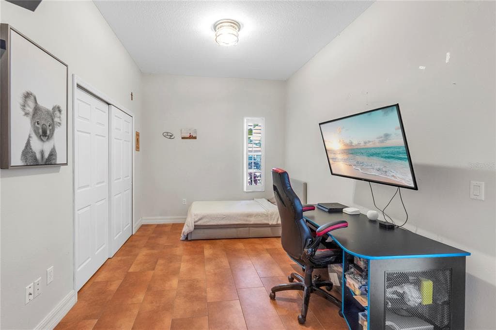 408 PARK TRACE BOULEVARD photo 14