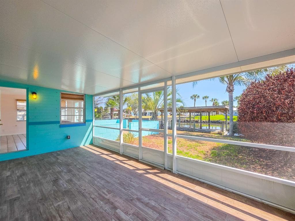 304 PALM CIRCLE photo 17