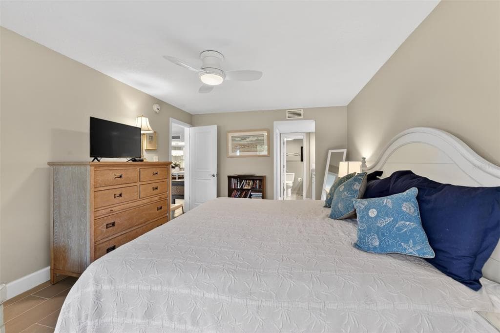 5655 GULF OF MEXICO DRIVE D107 photo 21
