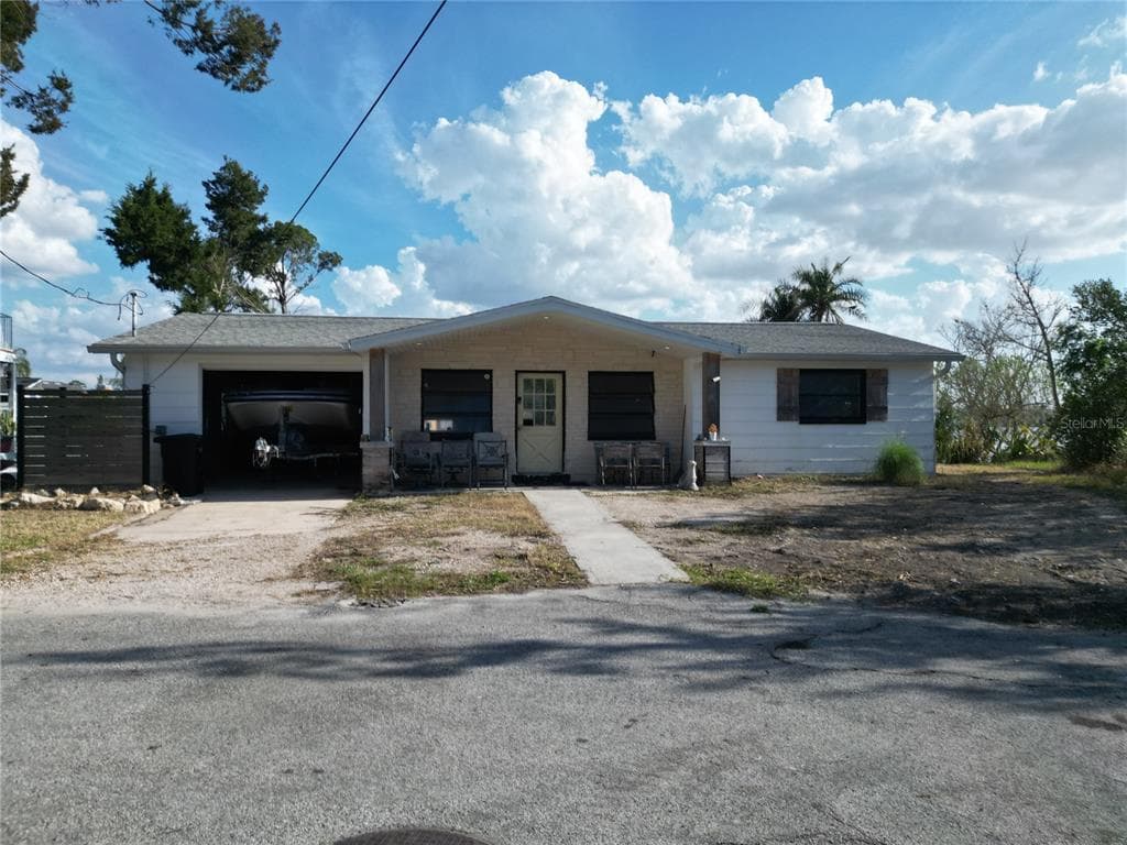 8402 DAMEN LANE photo 2