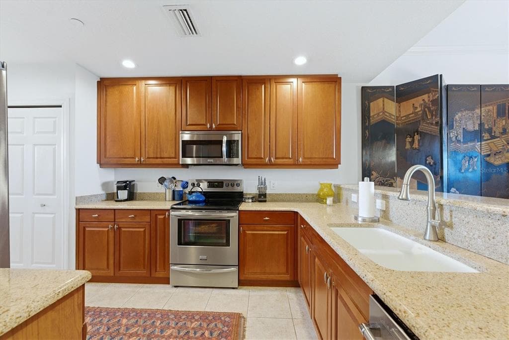 5531 CANNES CIRCLE 603 photo 17