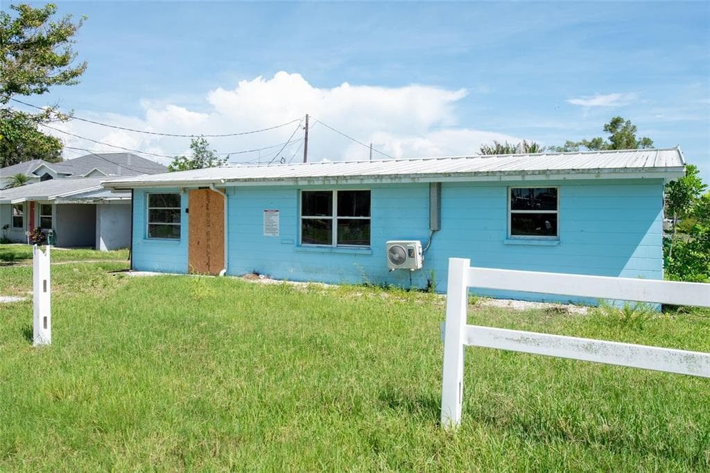 1695 MANOR ROAD photo 13