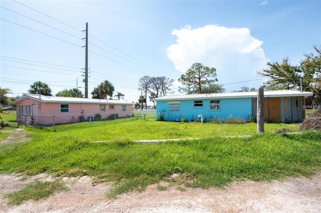 1695 MANOR ROAD photo 17