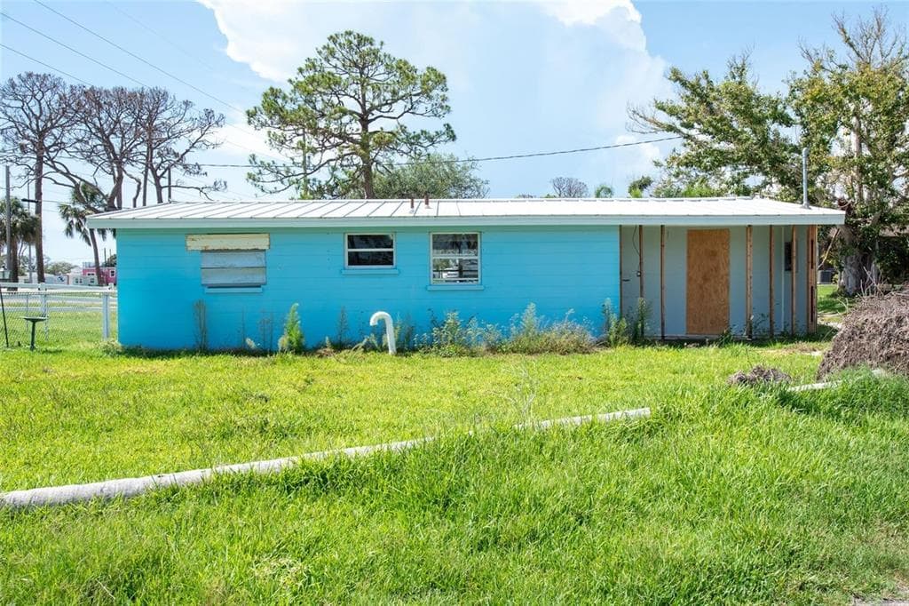 1695 MANOR ROAD photo 16