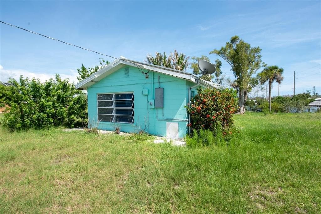 1695 MANOR ROAD photo 18