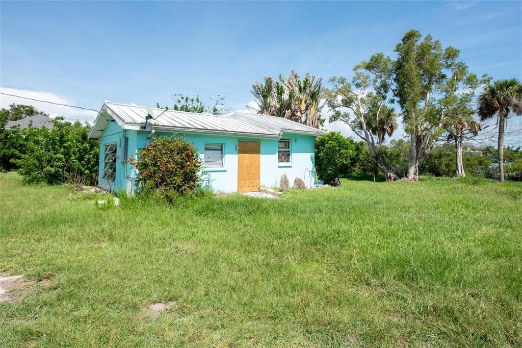 1695 MANOR ROAD photo 19