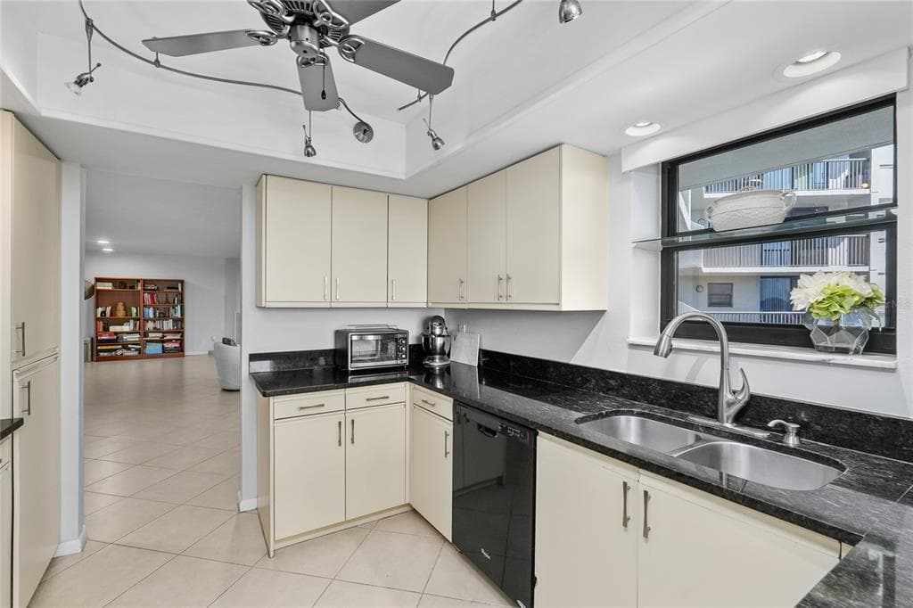 1660 GULF BOULEVARD 807 photo 11