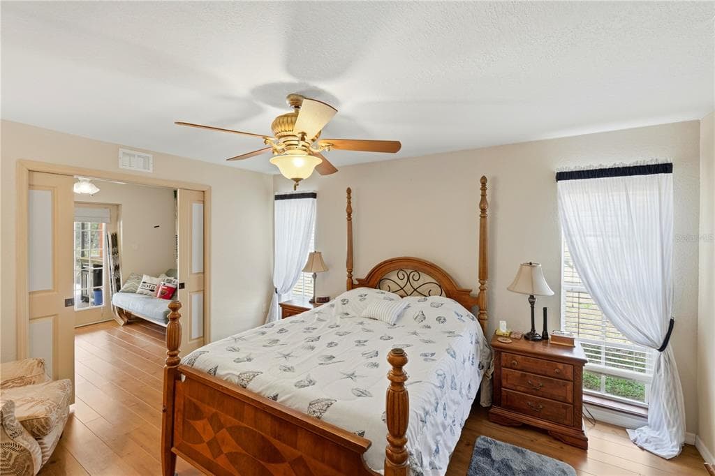 361 CHESHIRE STREET photo 16