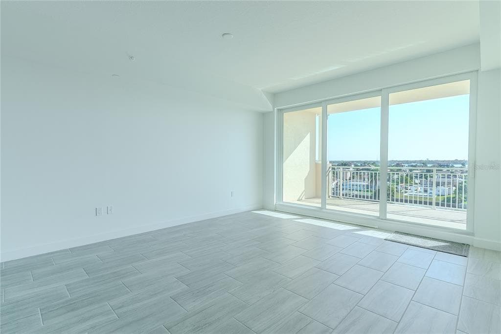 125 ISLAND WAY 503 photo 16