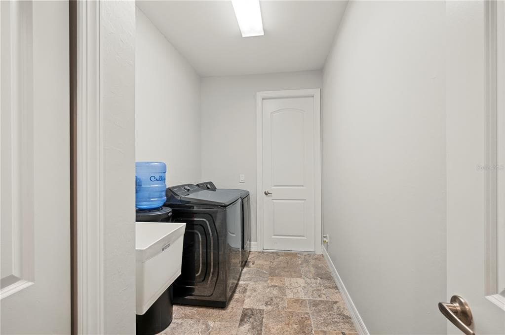 4301 SOUTH ROAD photo 22