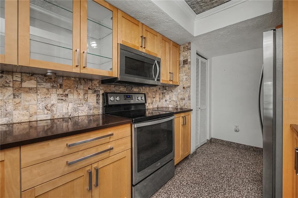 2479 ACHILLES STREET photo 6