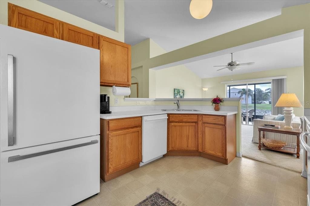24483 LAKESIDE MANOR photo 12
