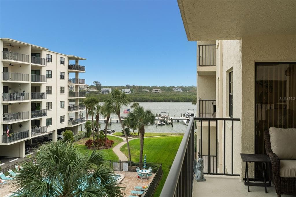 19531 GULF BOULEVARD 414 photo 21