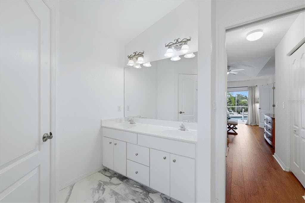 300 BAYTREE DRIVE photo 24
