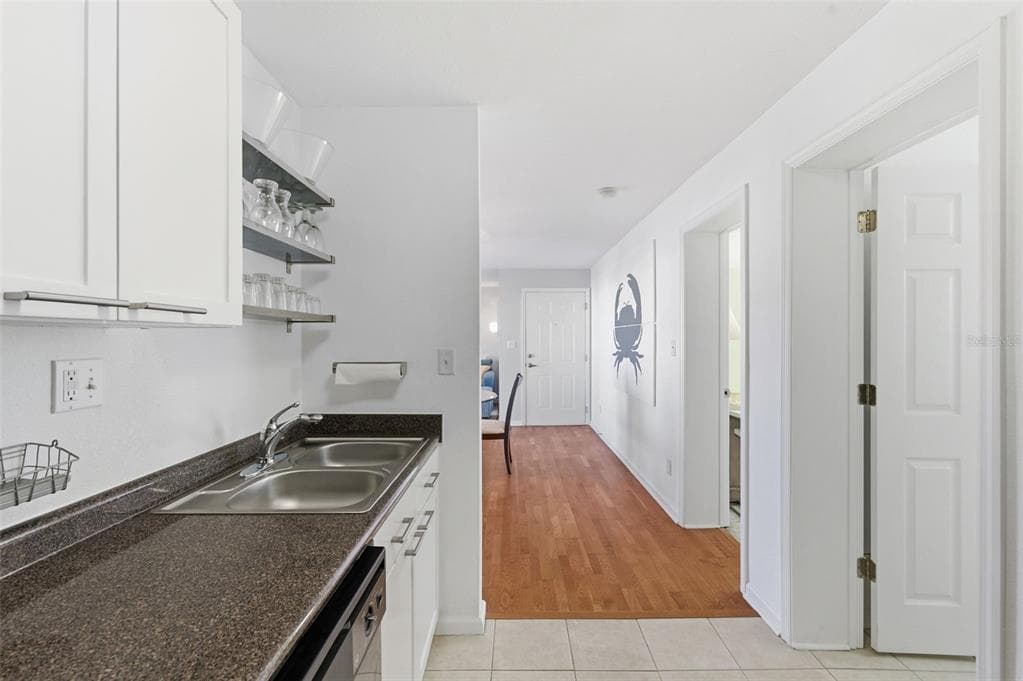 5005 COQUINA KEY DRIVE SE E photo 11