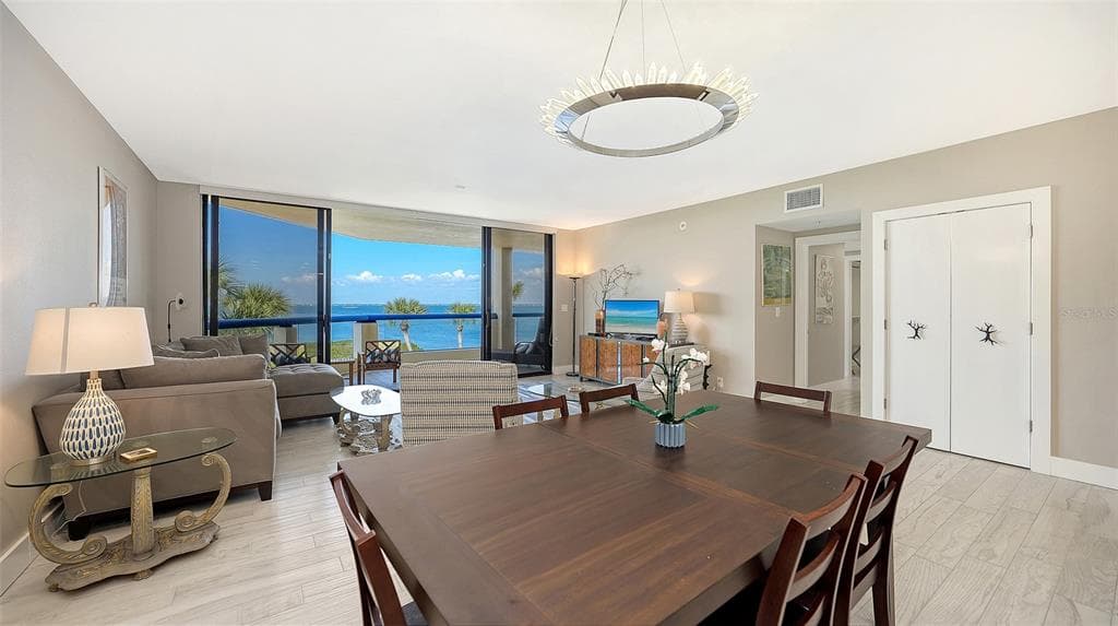 2120 HARBOURSIDE DRIVE 623 photo 6