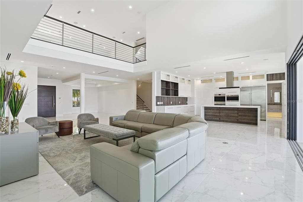 5735 RIVERSIDE DRIVE photo 13