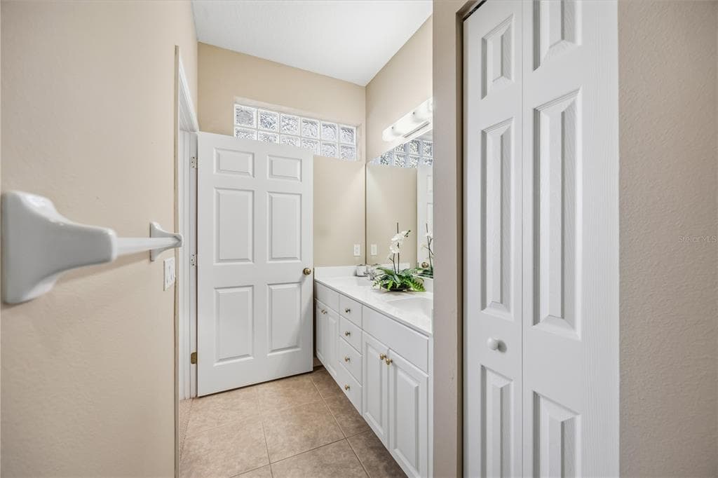 115 WOODBRIDGE DRIVE 201 photo 18