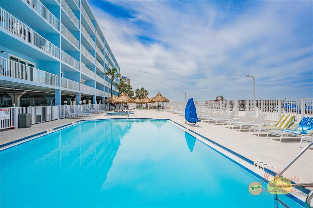 18500 GULF BOULEVARD 404 photo 2