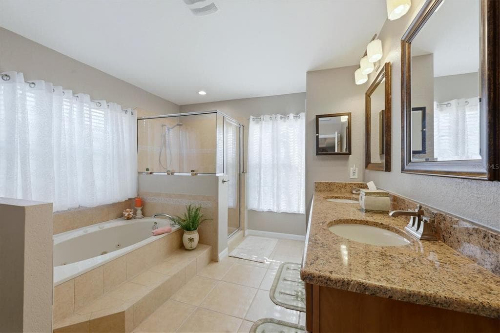 827 ROTONDA CIRCLE photo 19