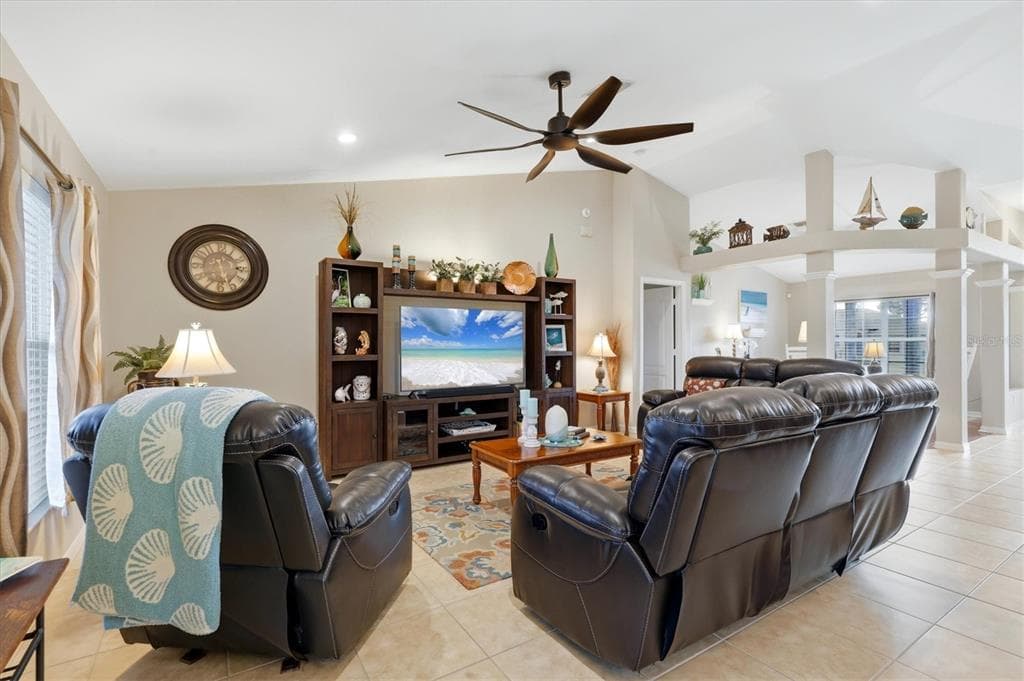 827 ROTONDA CIRCLE photo 8